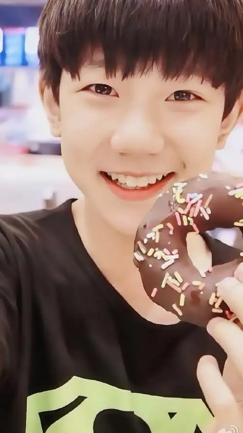 王源2024龙行绛气