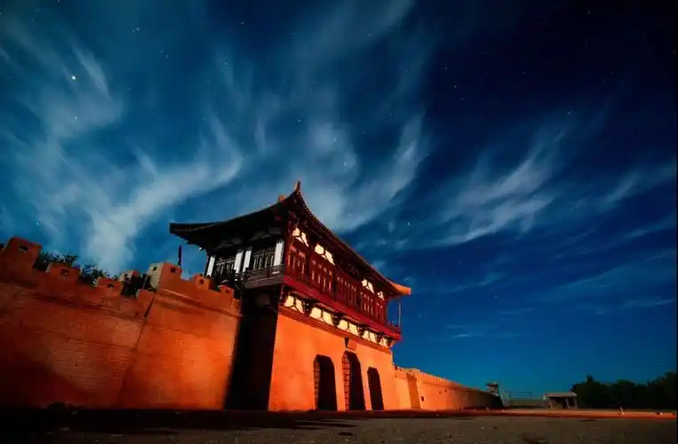 玉门关始置于汉武帝开通西域道路,设置河西四郡之时,因西域输入玉石时