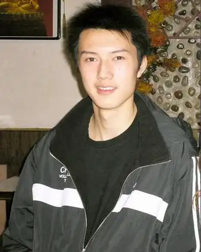 家庭生活出生体育世家,父亲是前江苏男排教练张友生,妹妹是女排奥运