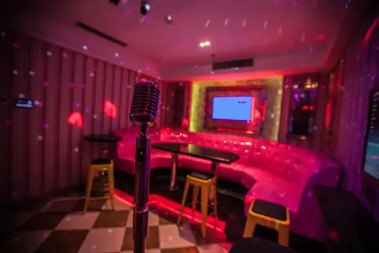 灯光音响,酒吧灯光控制系统,家庭影院设计,多媒体技术应用,ktv灯光