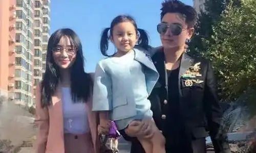 贾乃亮喜得双胞胎是真的吗关晓彤确诊怀孕