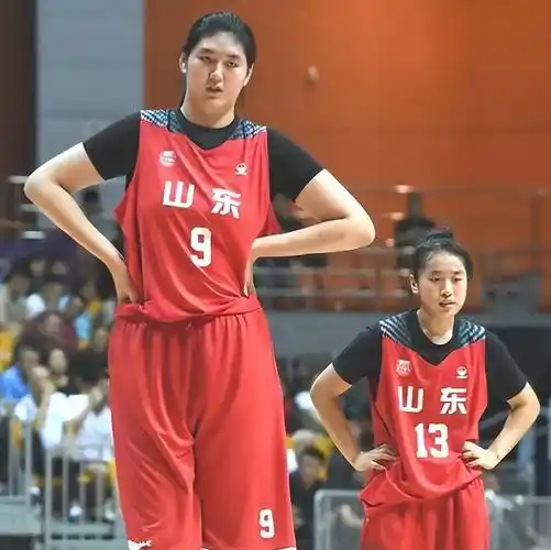 中国16岁2米28女姚明又爆发,两战轰76分剑指冠军_张子_比赛_天才