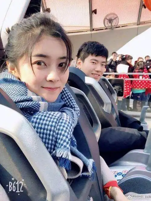 梁靖昆曾晒与女友合照