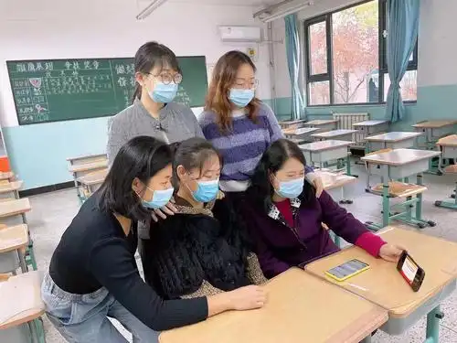 河北区第二实验小学分批入队进行时