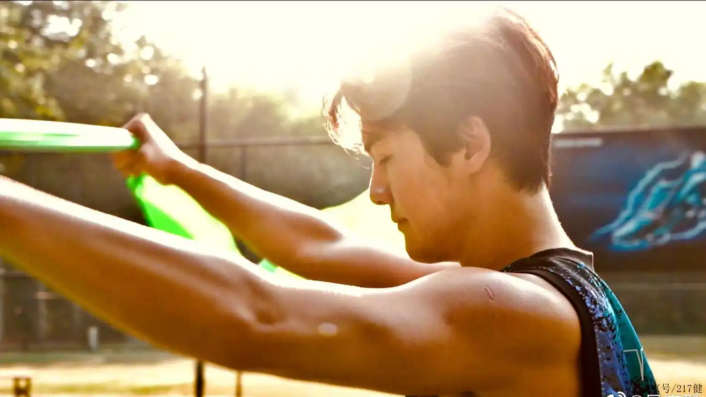 当40岁的吴克群脱下外套,被他放电的"肌肉体"所吸引了