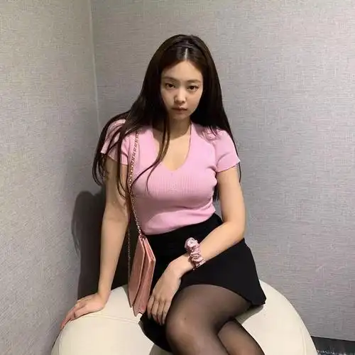 jennie又双露吸睛副乳这外扩的程度是被公开处刑