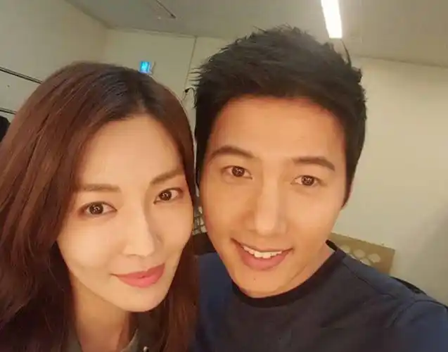 四次元宅男李尚禹与金素妍因戏生情出道多年零绯闻