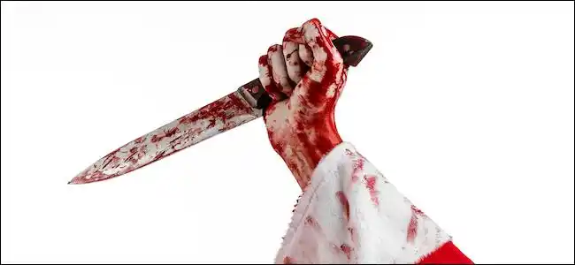 圣诞老人焊接一把血淋淋的刀