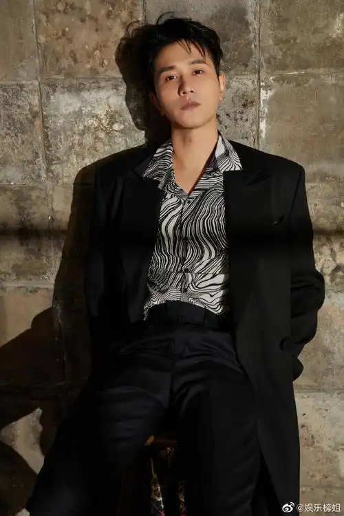 彭冠英西装反差感##彭冠英西装适配度