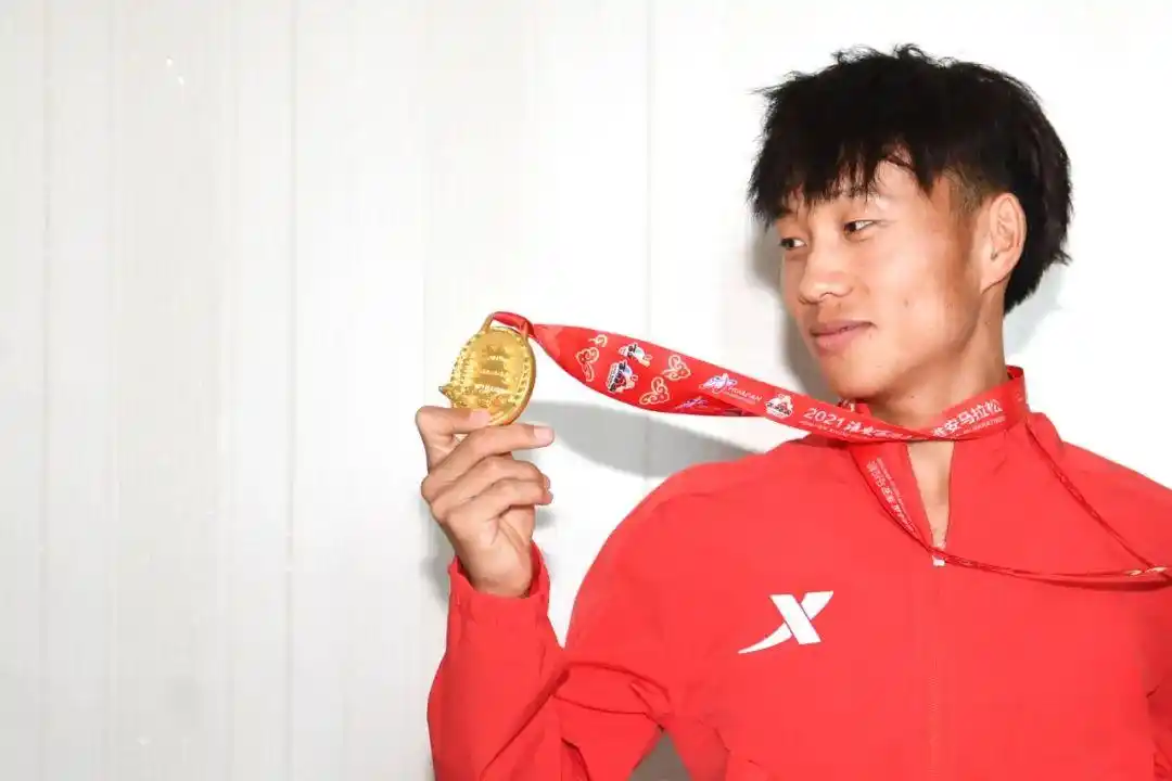 何杰:从 "最强陪练" 到 "宁夏马拉松一哥"!