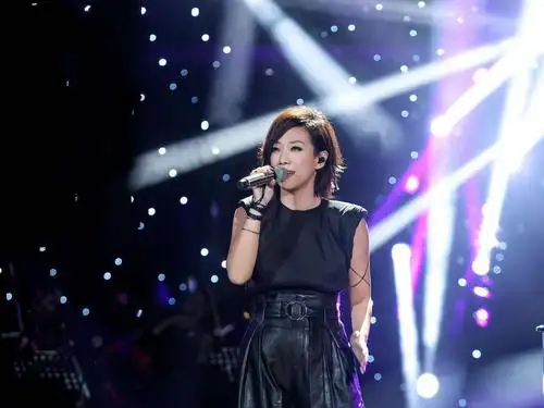 半年内经历丧父丧母,被离婚,只因林忆莲插足了她和李宗盛的婚姻