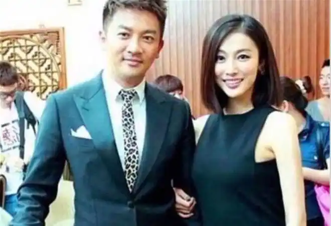 苏有朋妻子曝光默默的保护了她十四年