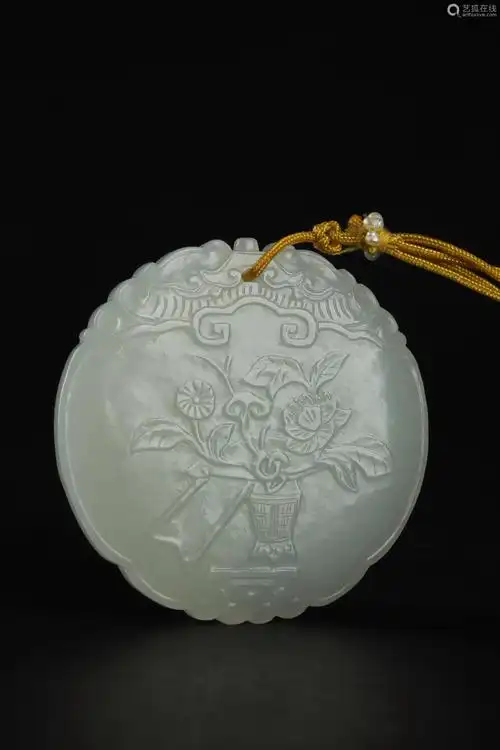 和田玉花卉纹玉佩一对