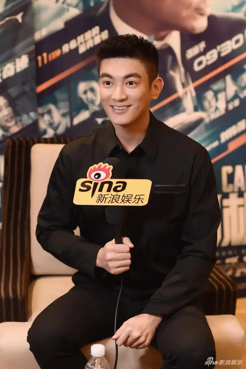 组图新浪娱乐对话中国机长主演杜江