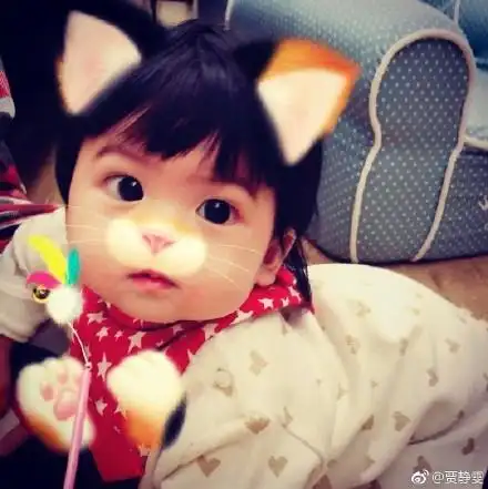 咘咘贾静雯扮鬼脸自拍bo妞长开了越来越可爱