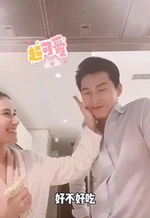 原创何超莲深夜为窦骁煮面二人斗嘴撒娇画风甜腻着睡衣出镜疑同居