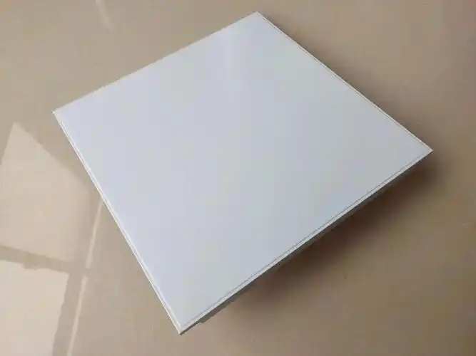 家装建材哑光纯白抗油污自清洁办公室吊顶工程铝扣板集成吊顶300