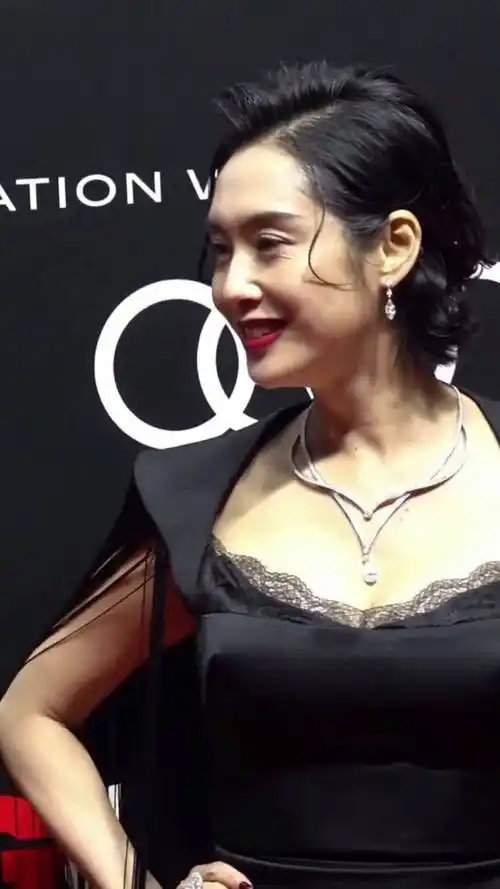 朱茵 出席活动 贵显高雅气质 #美出高级感 #明星 #娱乐现场