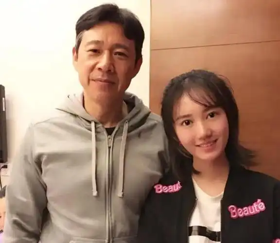 嫁给张丰毅29年不生孩子,却依旧被他宠成宝,霍凡到底有啥魅力?