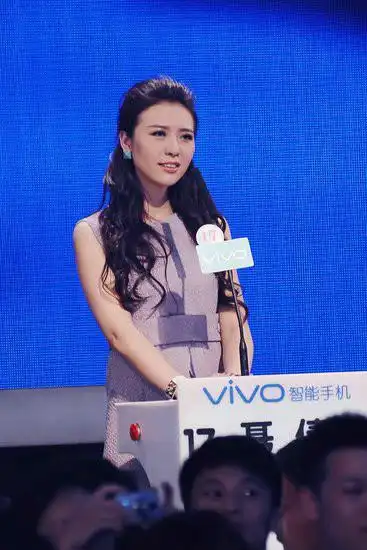 data-id="go0edlpo77">2013年12月,在《非诚勿扰》中,与男嘉宾乔绍恒