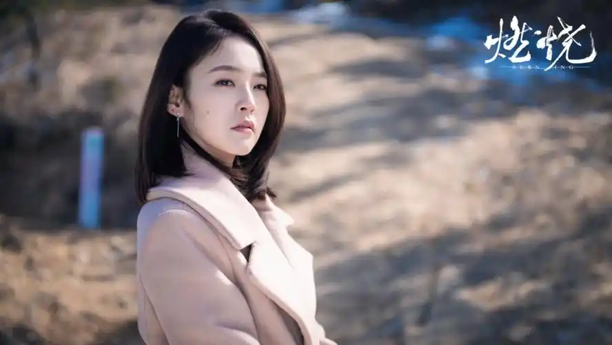 打开凤凰新闻,查看更多高清图片在最新的已播剧情中,许佳桐(张佳宁饰)