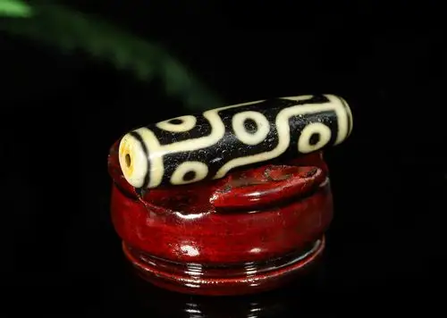 密宗七宝之西藏九眼天珠