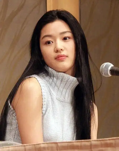 韩佳人精致如洋娃娃,和富豪老公恩爱18年,却说下辈子不想结婚