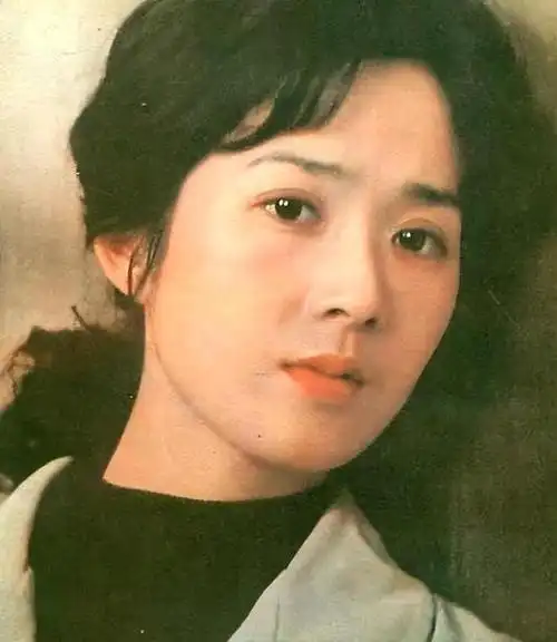 80年代的"封面女神"龚雪,因流氓大案退出娱乐圈,后来怎么样?