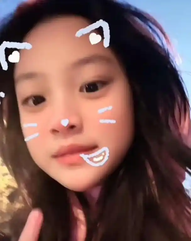 11岁甜馨晒压岁钱引炫富争议,她强势回应:你们别把我逼到绝路!