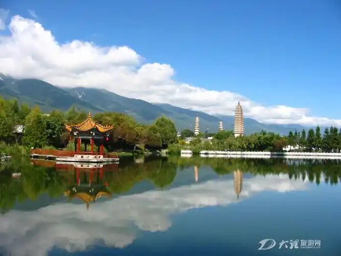 春天里的大理三塔