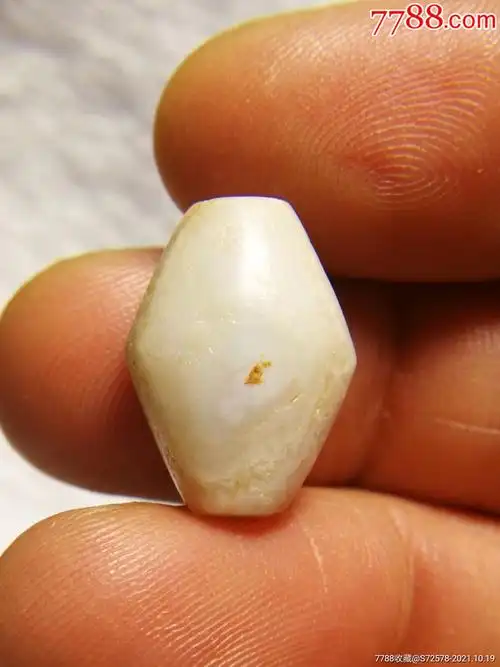 千年缠丝玛瑙棱珠