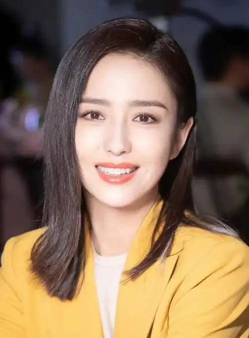 原创娱乐圈有漂亮小虎牙的女星们不仅辨识度高笑起来灵气逼人