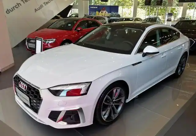 30多万的奥迪轿跑:2.0t加速仅6秒,空间不输a4,油耗6升真霸气