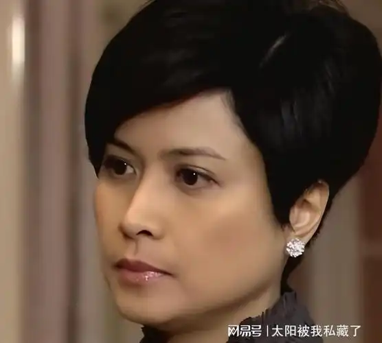 随着年龄的增长,邵美琪的容貌不复从前的美艳,但邵美琪却没有自暴自弃