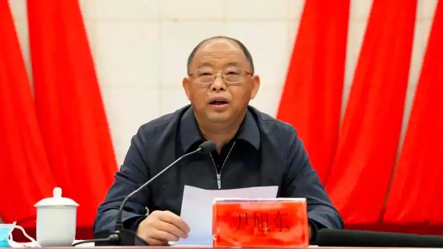 区委书记尹旭东传达学习了昆明市"当好排头兵"大讨论大竞赛活动推进会