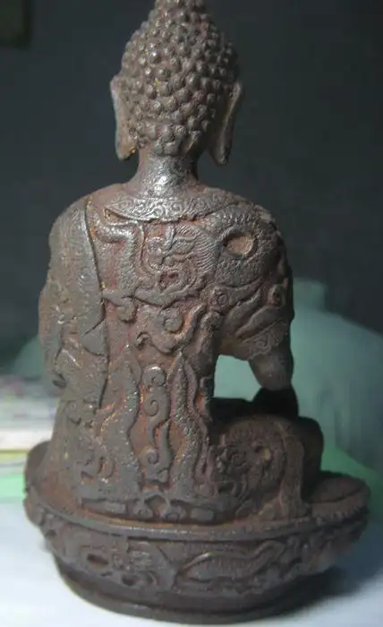 带鉴定的收藏佳品—明(宋元)铁佛像