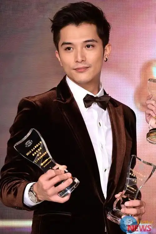 各个年龄阶段的邱泽气质变化好大但是都很帅