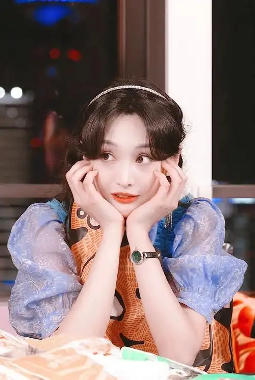 郑爽宫廷风纱裙直播造型图片