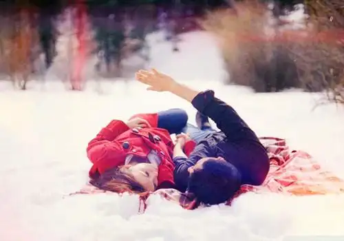 伤感意境情侣图片_其实不愿意放弃