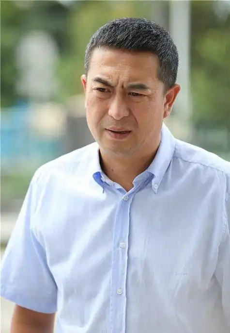 王海燕:遭前妻嫌弃的张嘉译,被她宠成宝,如今一家三口幸福美满