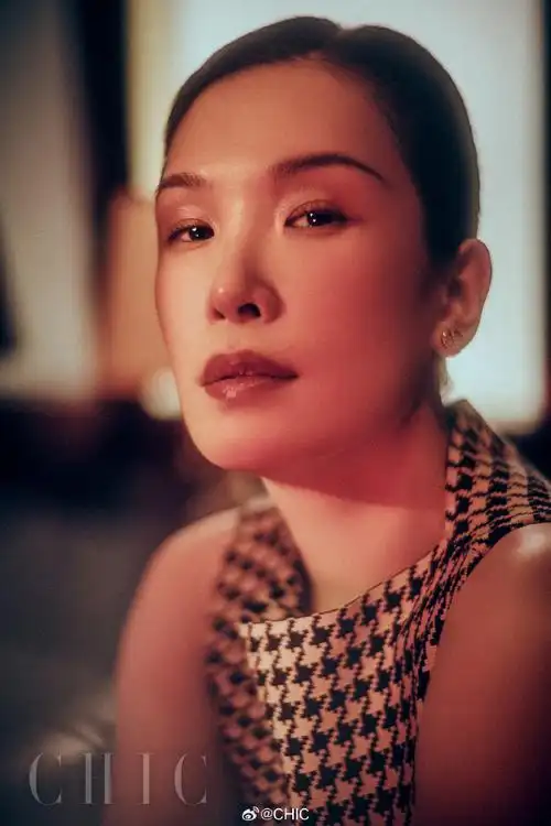 佟晨洁列车封面故事大片