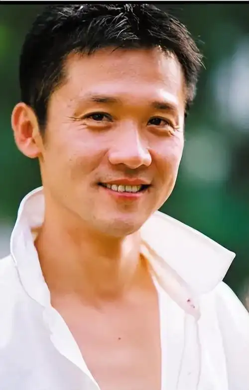 回顾黄志忠抛弃相爱13年的何音52岁依旧单身有柯蓝陪伴不孤单