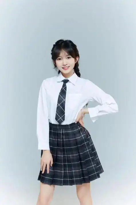 和蓝光乐队主唱马丹丹约下采访后,采访时间迟迟定不下来,行程满满的她