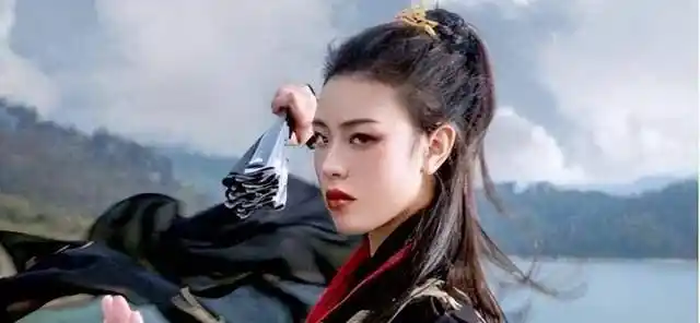 "峨眉女侠"凌云:英姿飒爽弘扬中国武术,网友直呼现代版周芷若