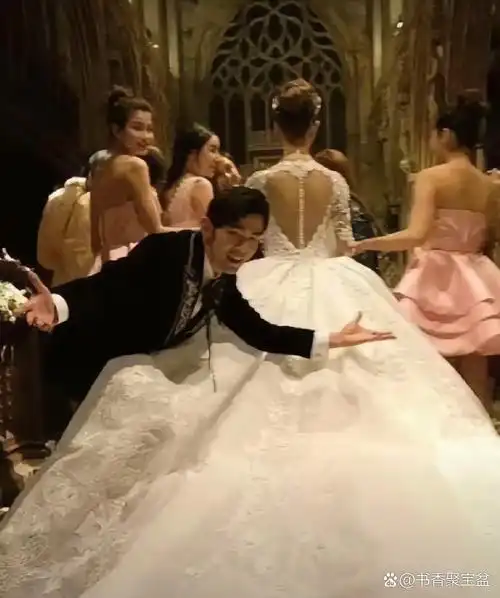 周杰伦昆凌结婚十周年甜蜜秀恩爱,诠释爱情美好 1月18日,周杰伦与昆凌