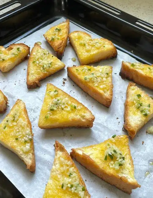黄油蒜蓉烤吐司