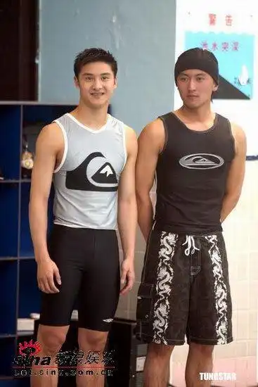 田亮谢霆锋戏水组图