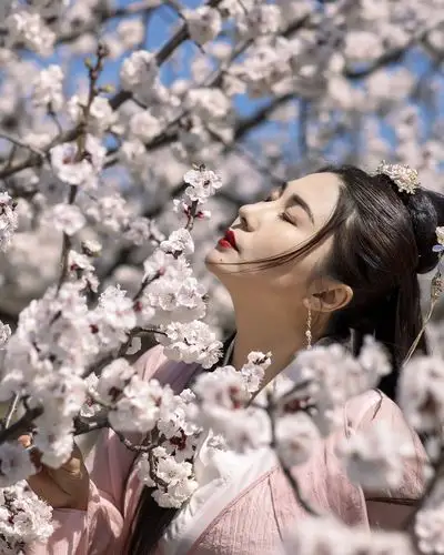 【原创首发】回眸一笑字上顾,绝世无双,留下香诗句.〖文声汇影