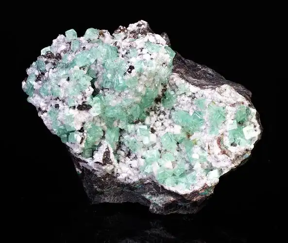 有懂石的朋友吗,看看这坨铅锌矿物晶体奇石值多少钱