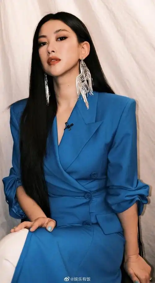 朱珠最新流光大片气质绝佳美女和高级珠宝的适配度拉满了